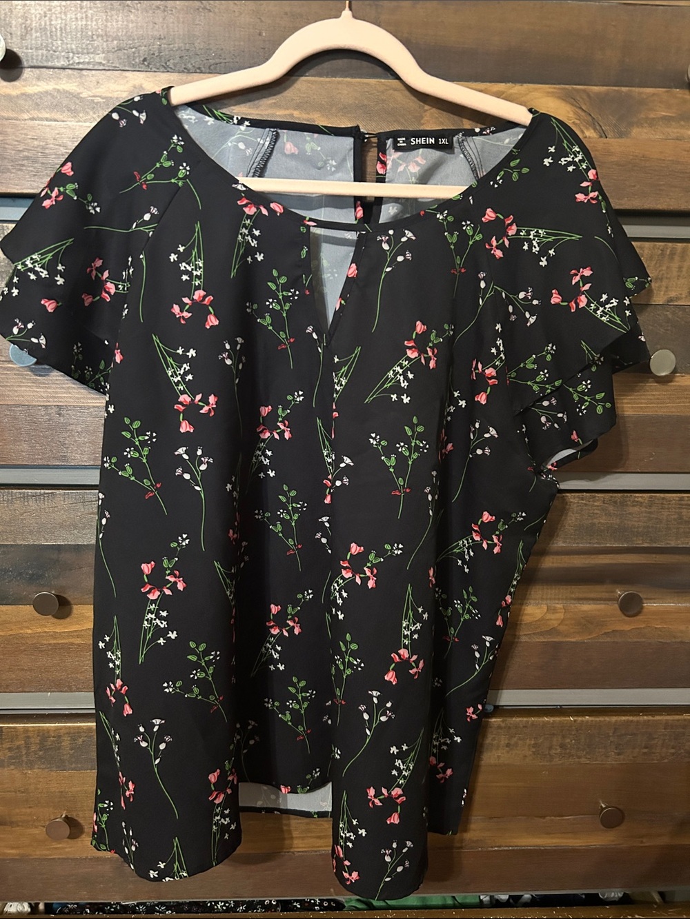 1X SHEIN Black Floral Keyhole Ruffle Sleeve Top